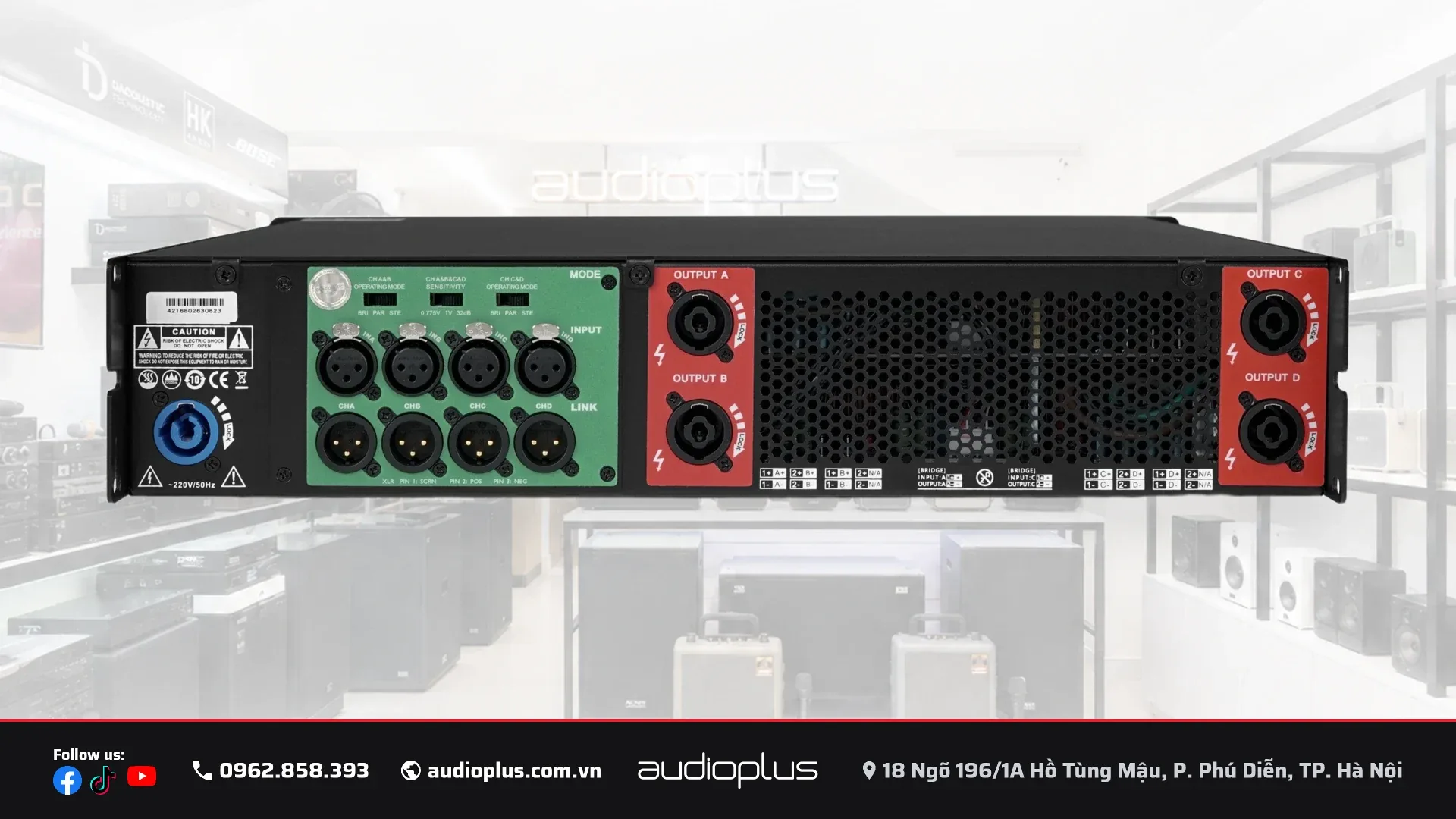 Mặt sau DBACOUSTIC DPi 2000:4 với cụm XLR Neutrik và bốn cổng Speakon