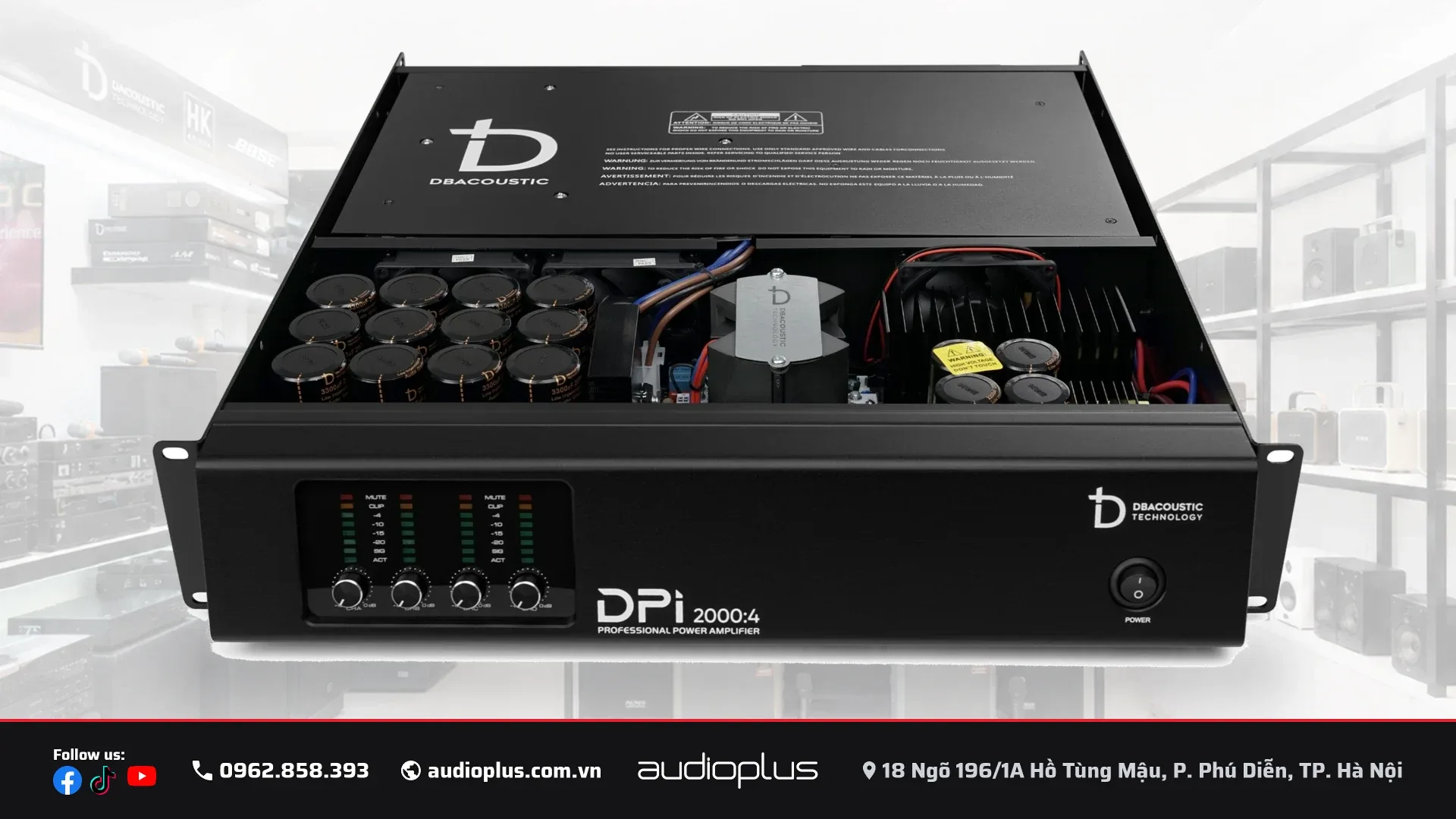 Bên trong DBACOUSTIC DPi 2000:4 với dàn tụ nguồn và khối nguồn chuyển mạch