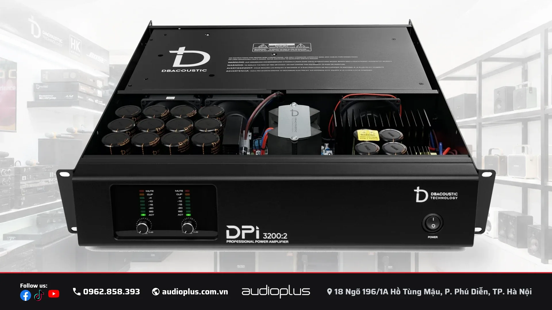 Bên trong DBACOUSTIC DPi 3200:2 với dàn tụ nguồn và khối nguồn chuyển mạch
