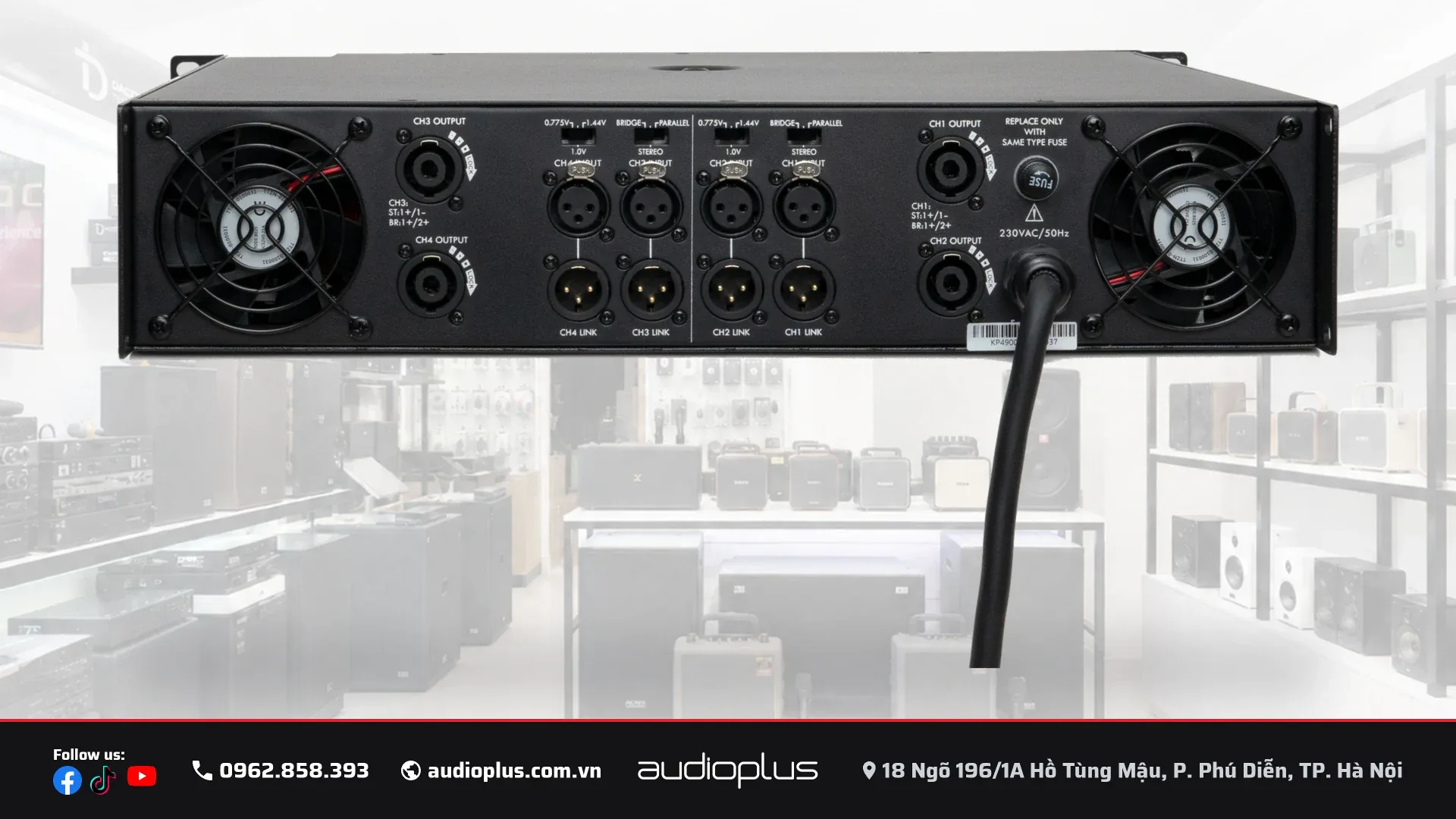 Mặt sau cục đẩy 4 kênh DBACOUSTIC KP4900 với hai quạt và cụm cổng kết nối