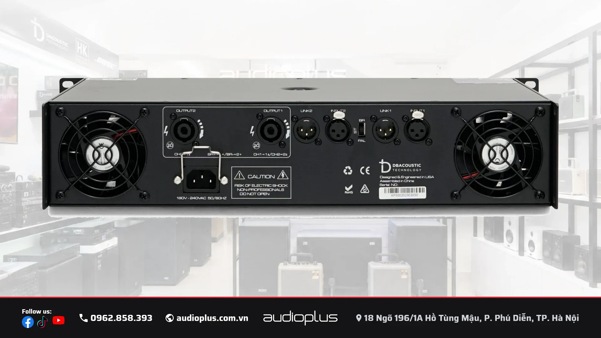 Mặt sau cục đẩy DBACOUSTIC KP500 với hai quạt tản nhiệt và cụm cổng kết nối