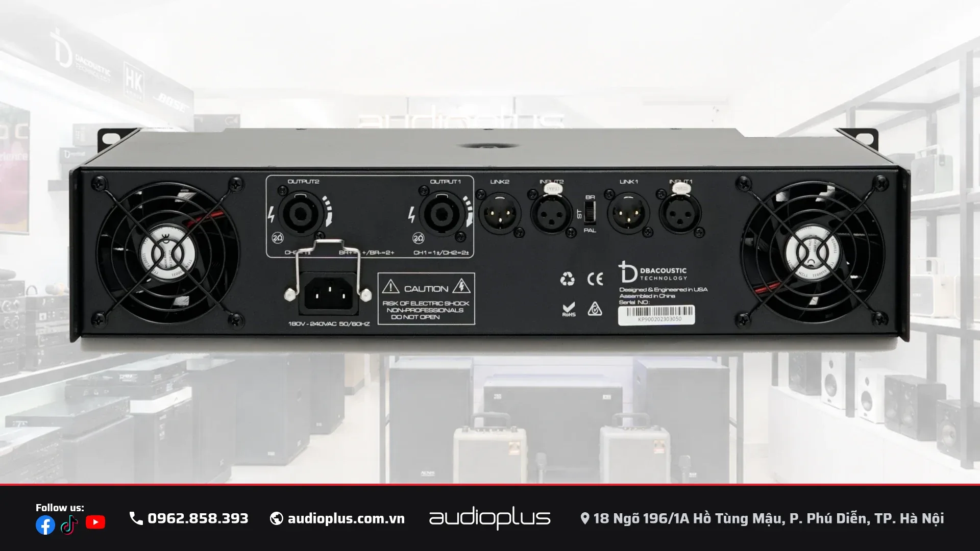 Mặt sau cục đẩy DBACOUSTIC KP900 với hai quạt tản nhiệt và cụm cổng kết nối