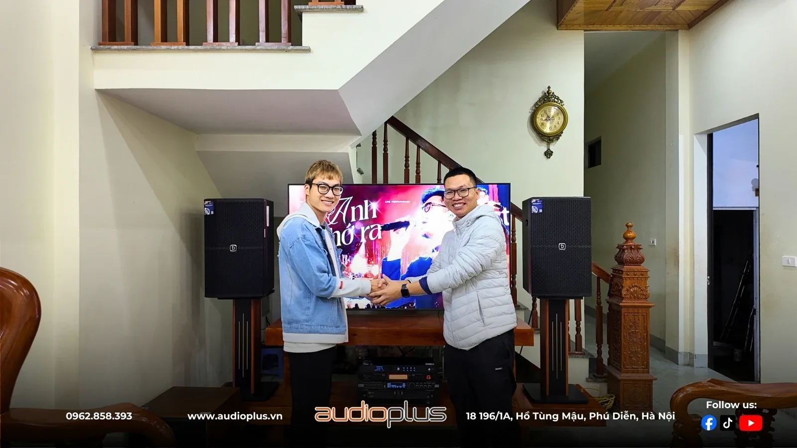 Dàn karaoke gia đình DBACOUSTIC KS312 G2 lắp thực tế tại nhà khách hàng ở Sơn Tây, Hà Nội — hai loa hai bên TV, cục đẩy và vang số trong kệ