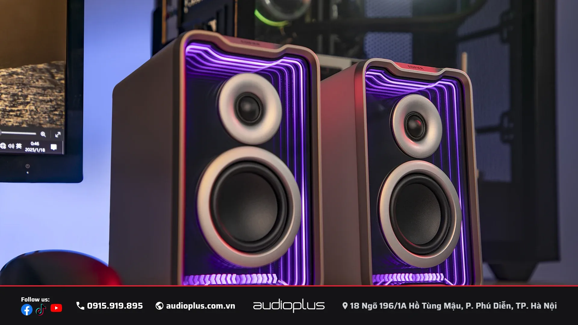 Cặp loa EDIFIER QR30 đèn RGB tím trên bàn gaming