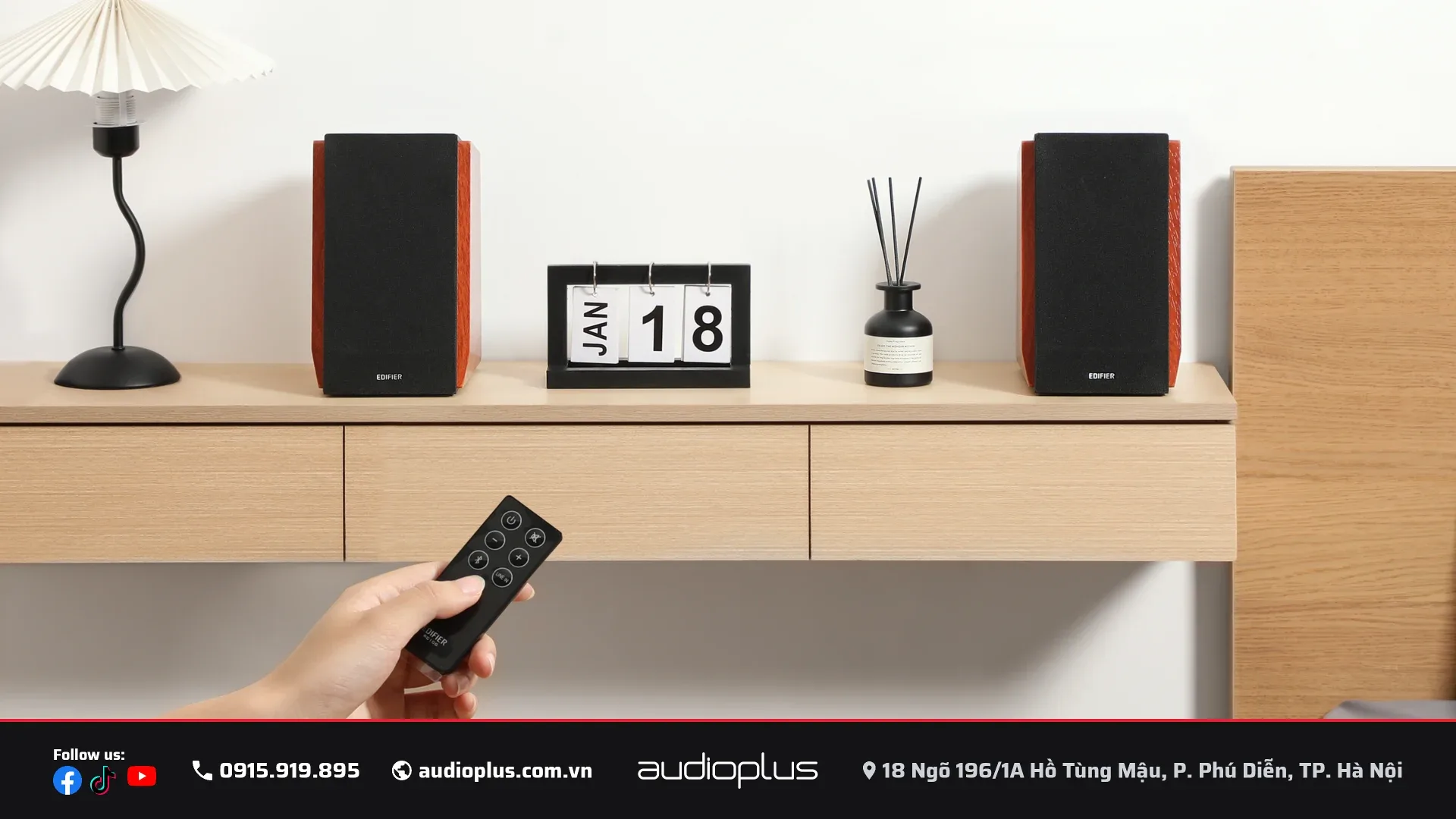 Tay cầm remote điều khiển EDIFIER R1700BT từ xa, chỉnh loa trên kệ
